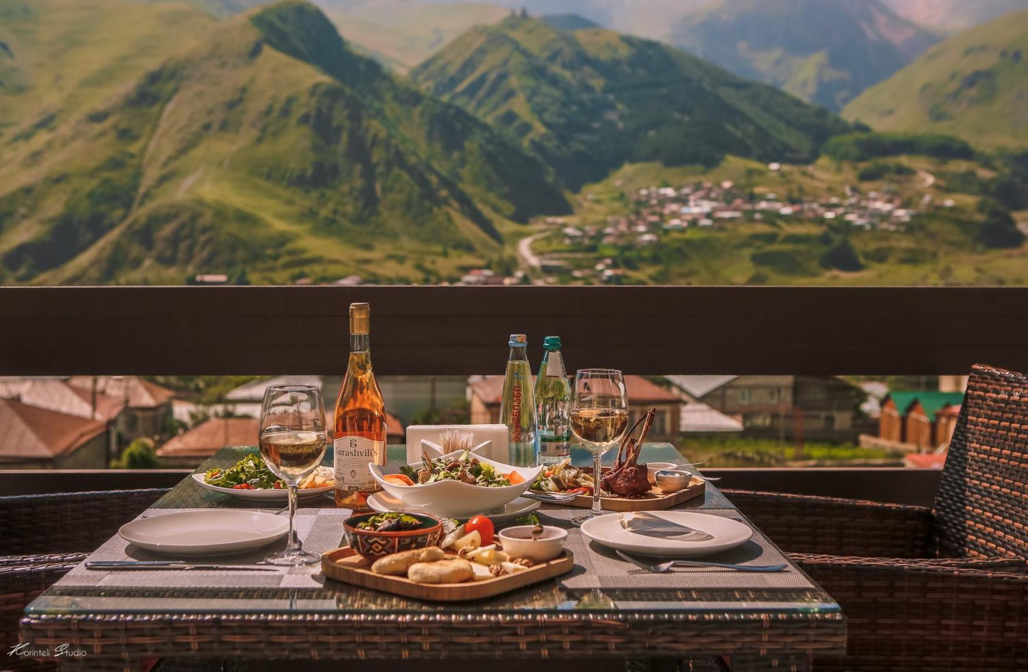 Alpine Lounge Boutique Hotel Kazbegi Exterior foto